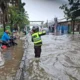 Banjir merendam permukiman warga di Jakarta setelah hujan deras, 105 RT terdampak