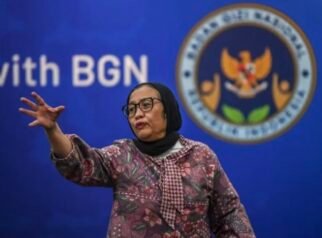 Wakil Kepala BGN Nanik Sudaryati Deyang menegur pengelola dapur MBG di Riau terkait dugaan monopoli pemasok bahan pangan